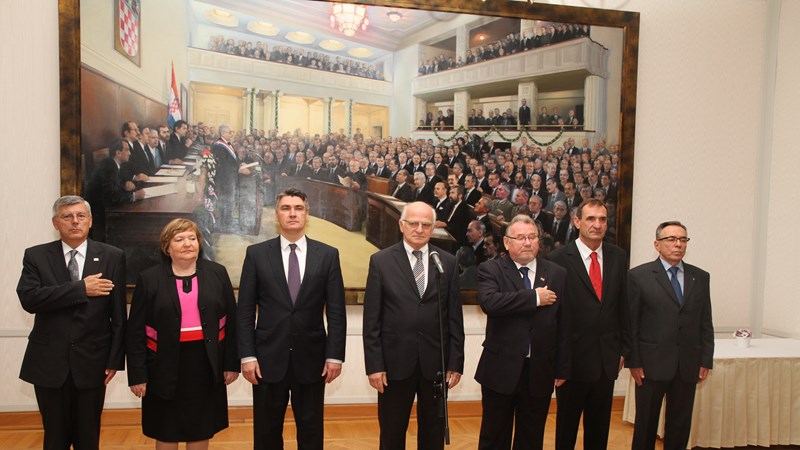 Predsjednik Vlade Milanović položio vijence na Mirogoju u povodu obilježavanja Dana neovisnosti